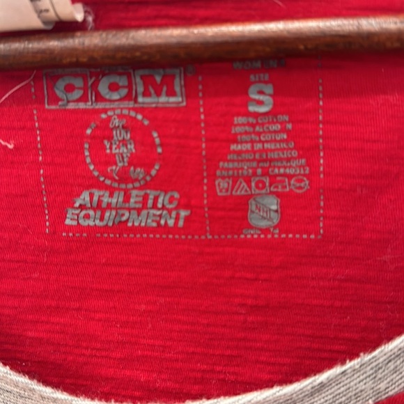 Washington Capitals Ladies Distressed Tee Shirt Size S - Picture 2 of 4